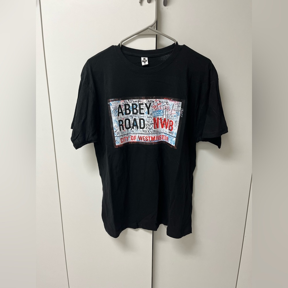 NWOT t-shirt Abbey road in size M
